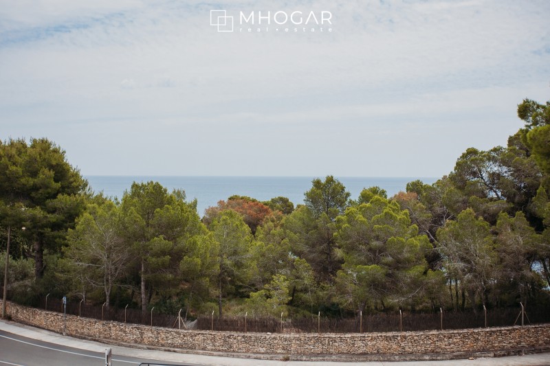 Venta - Oportunidad de inversión, Villa mediterránea frente a Cala Baladrar con apartamentos independientes y local comercial, Benissa, Costa Blanca!
